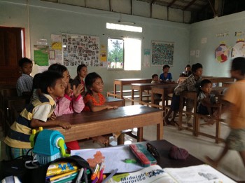 Die Kinder im Klassenraum
